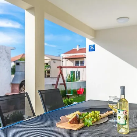 Holiday Home Bajlo Apartment With Three Bedrooms Zadar Exteriér fotografie