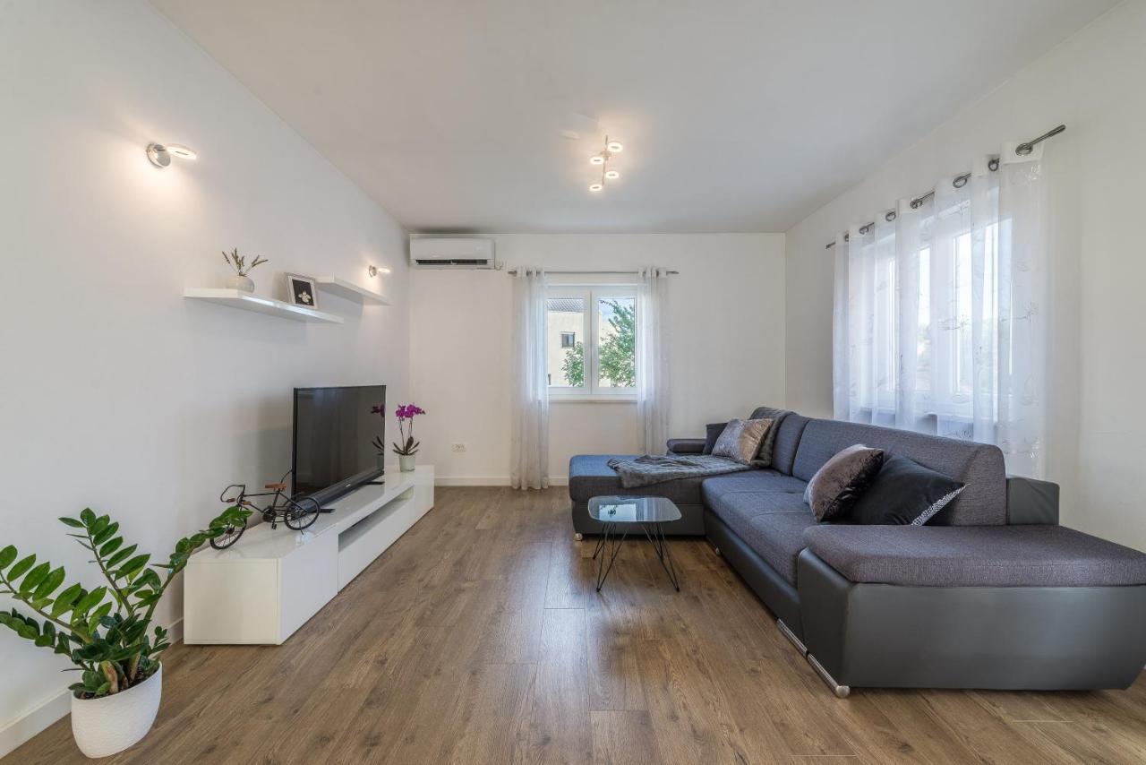 Bajlo With Three Bedrooms Villa *