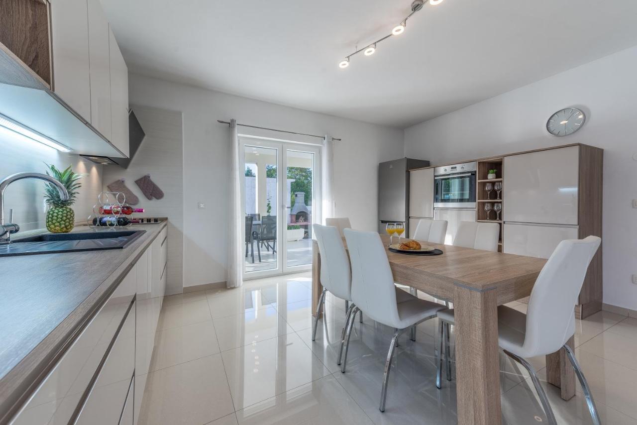 Bajlo With Three Bedrooms