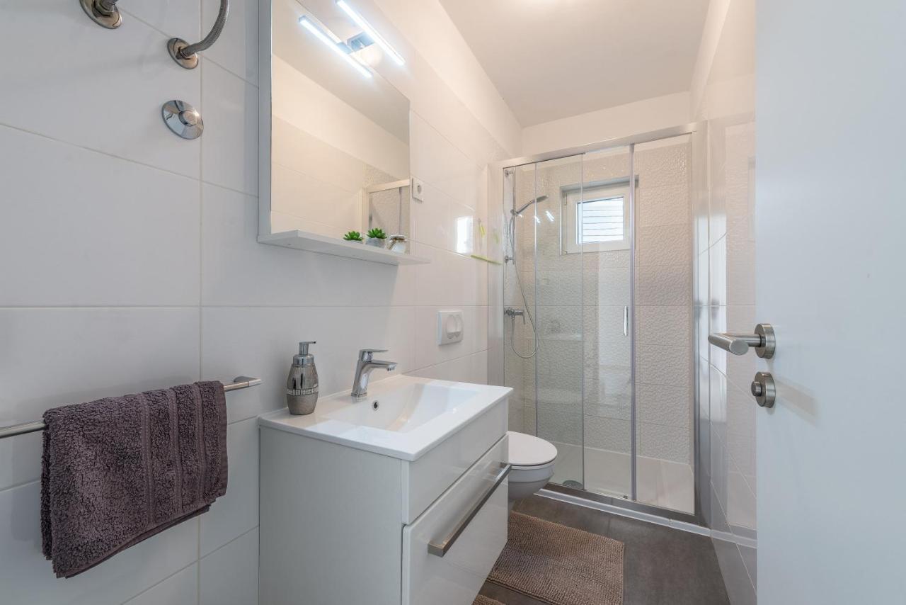 Villa Bajlo With Three Bedrooms Zadar