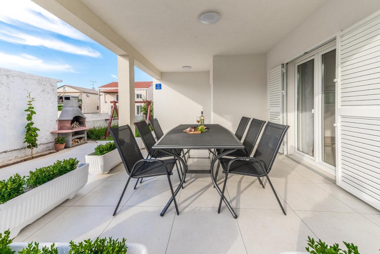 Villa Bajlo With Three Bedrooms Zadar