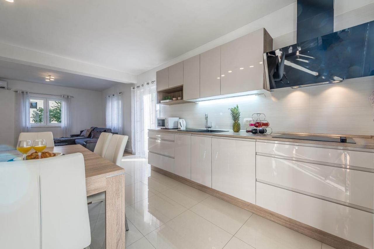 Bajlo With Three Bedrooms