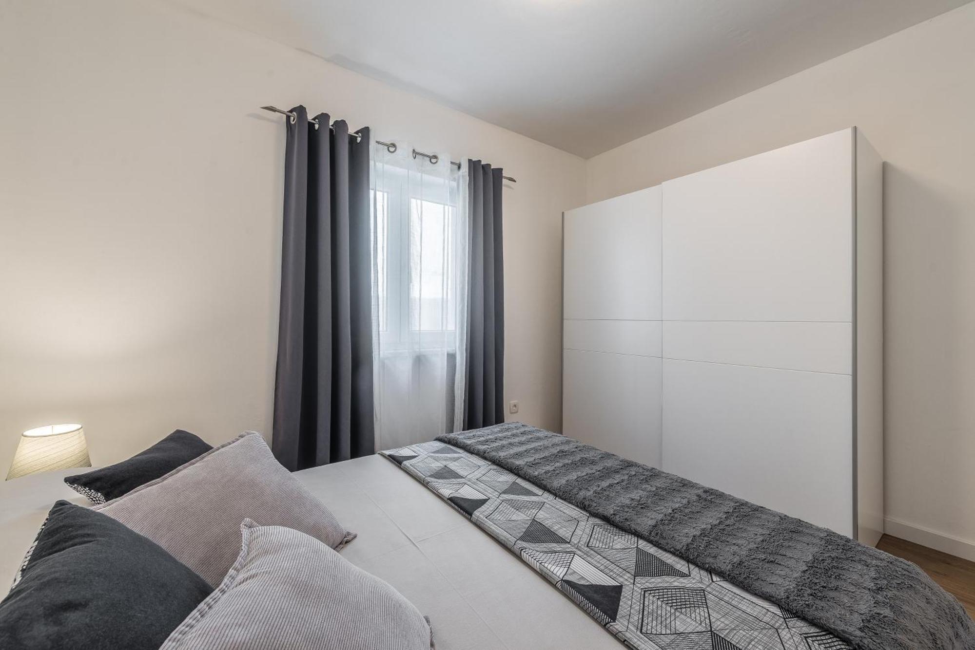 Bajlo With Three Bedrooms Zadar