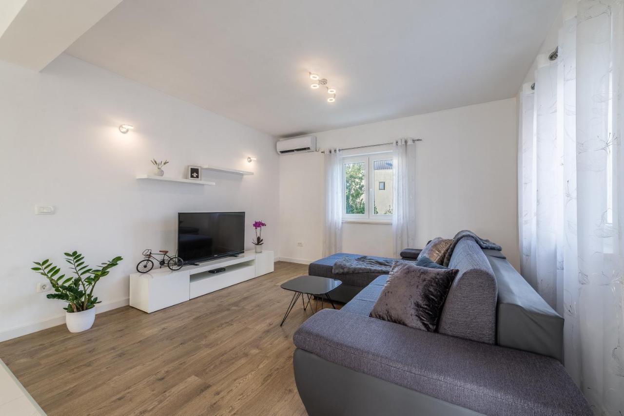 Bajlo With Three Bedrooms