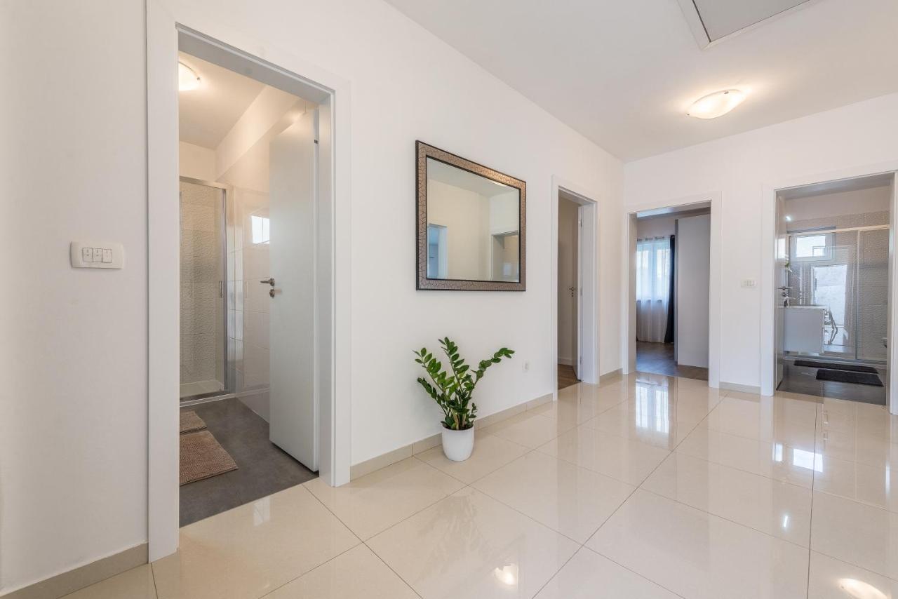 Bajlo With Three Bedrooms