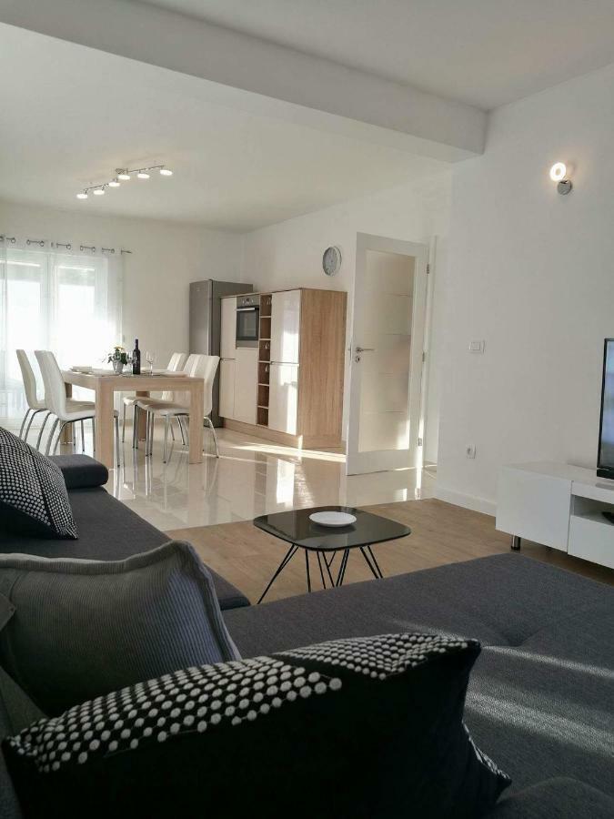 Bajlo With Three Bedrooms * Zadar